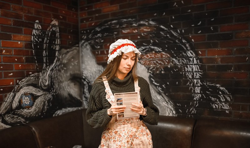 Выездные квесты на Международный женский день: организаторы проводят игру в школе Nizhny Novgorod